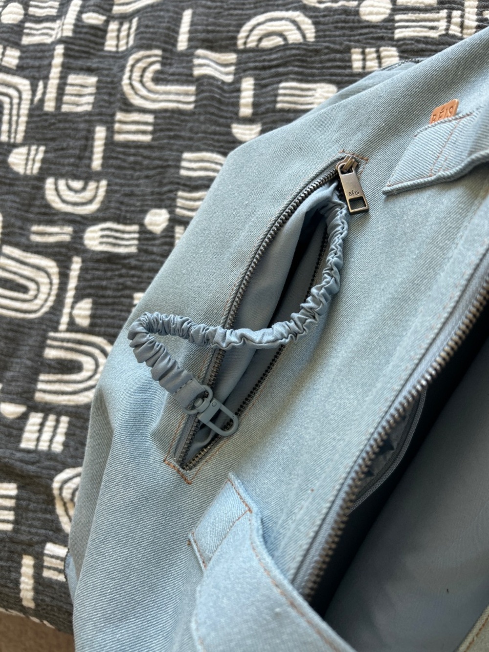 Beis x GAP Weekender Tote - Picture 7 of 11